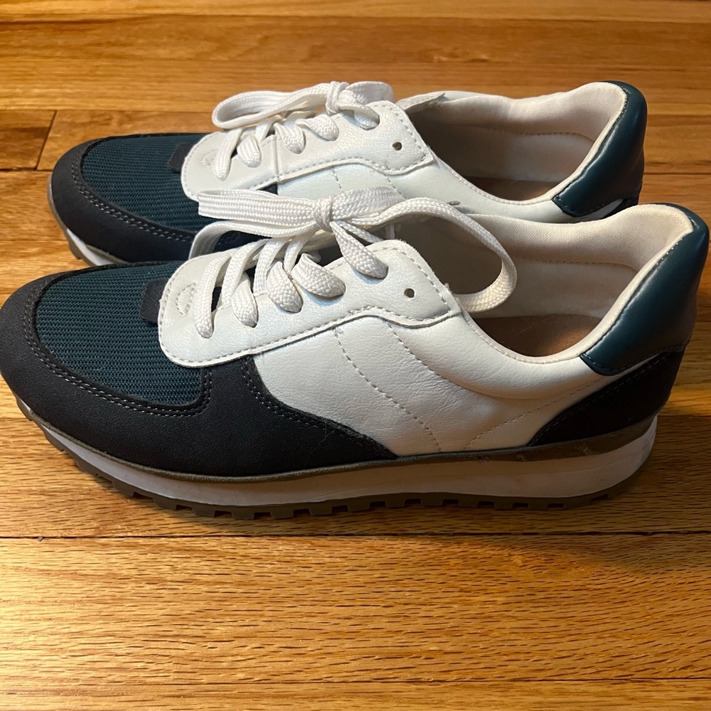 Women’s Running & Everyday Sneakers